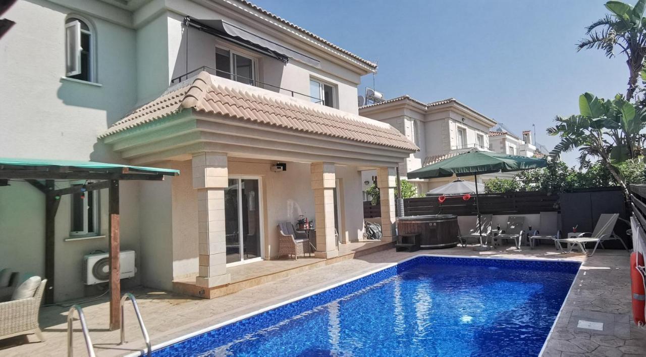 Great Villa Maria Paralímni Extérieur photo
